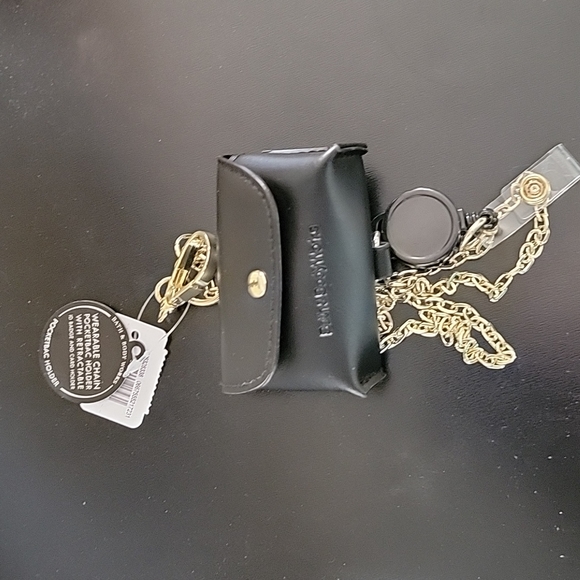 BATH & BODY WORKS BLACK SANITIZER HOLDER WITH RETRACTABLE ID BADGE & CARD... - Picture 3 of 3